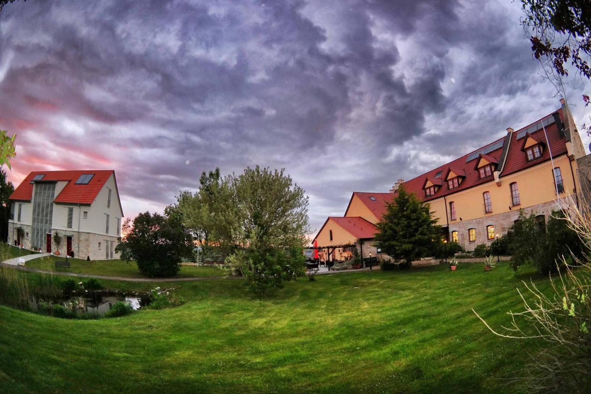 Hotel Und Restaurant Rittergut Kreipitzsch Naumburg  Esterno foto